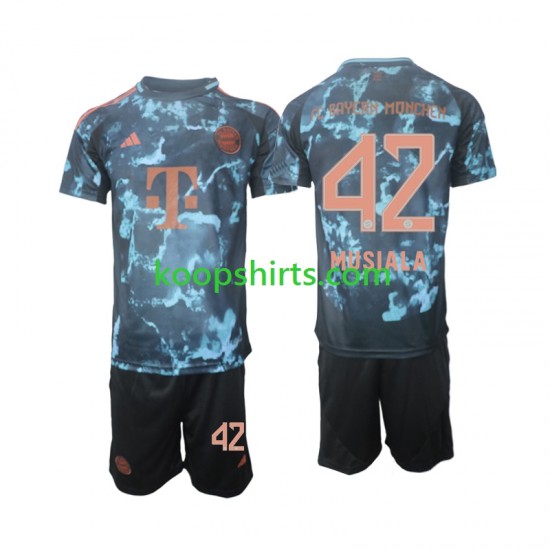 FC Bayern München Uit Tenue Kinder Voetbalshirts Musiala 42 2024-2025 Korte Mouwen FC Bayern München Uit Tenue Kinder Voetbalshirts Musiala 42 2024-2025 Korte Mouwen