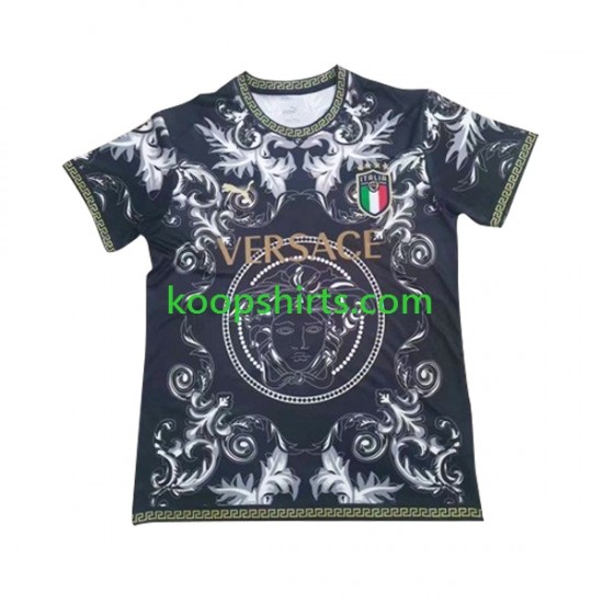 Italië Zwart Tenue Heren Voetbalshirts Versace 2023-2024 Korte Mouwen Italië Zwart Tenue Heren Voetbalshirts Versace 2023-2024 Korte Mouwen